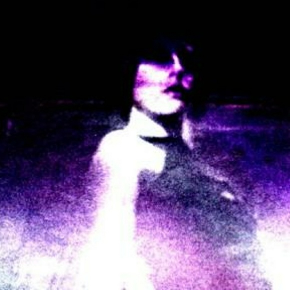 Meet your Posher, Bella Bloom. - Picture 6 of 8